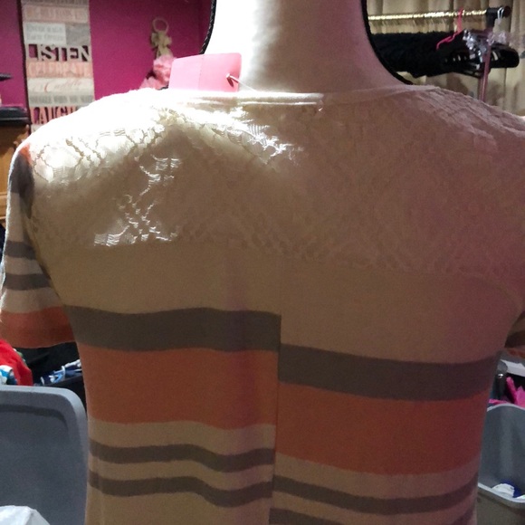 Top - Picture 2 of 2